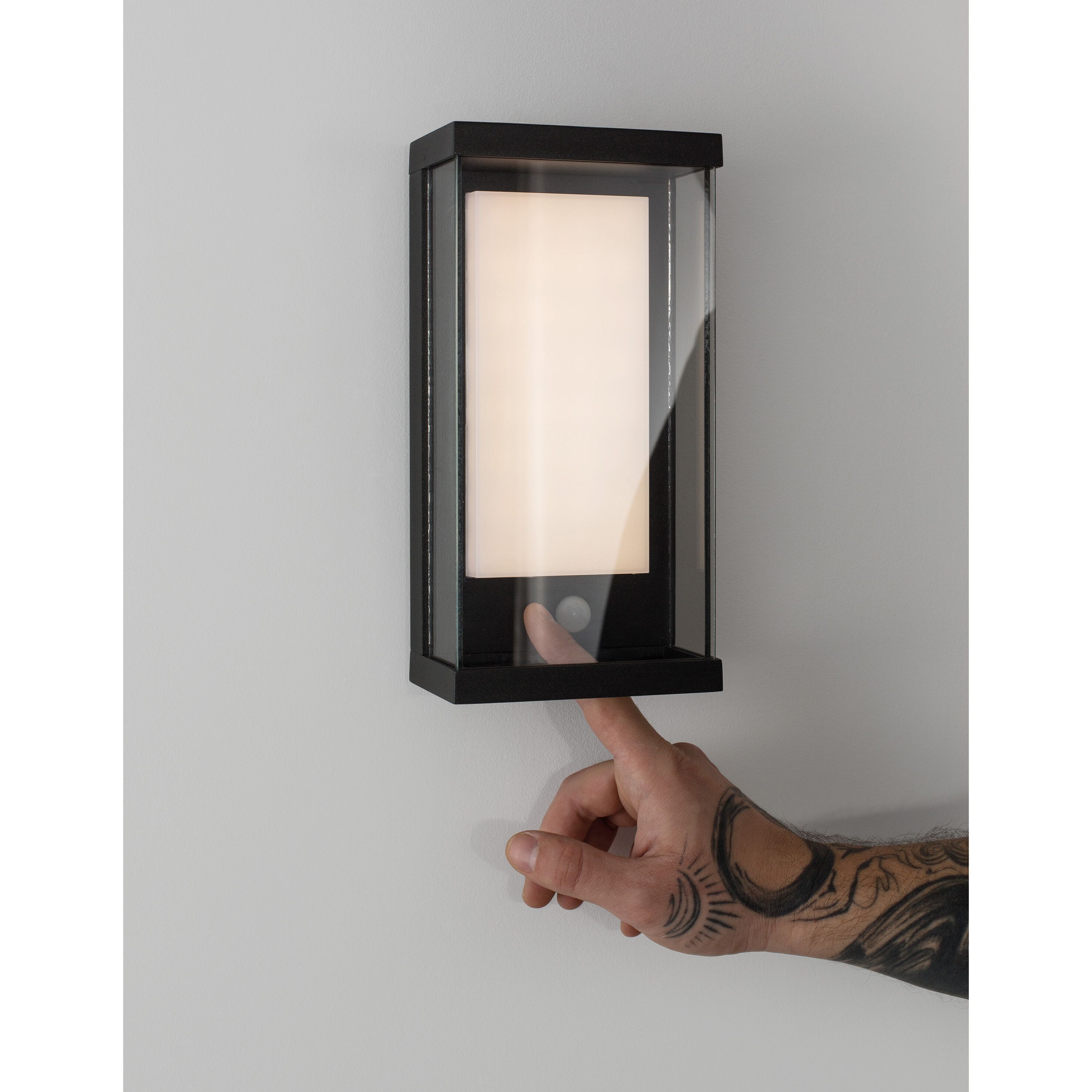 Nova Luce Bay buiten wandverlichting met sensor op zonneenergie en schakelaar 12,6 x 8,3 x