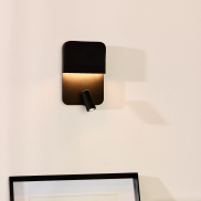 Lucide Boxer - wandlamp met USB-poort en schakelaar - 13 x 10 x 24 cm - 5W + 3W LED incl. - zwart