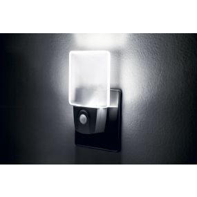 Integral led Nightlight - nachtlampje - 11,4 x 6,5 x 7,6 cm - met dag en nachtsensor + bewegingssensor - wit en transparant
