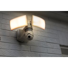 Lutec Libra - buiten wandverlichting met bewegingsmelder en camera - slimme verlichting - Lutec Connect - 20,2 x 30,9 x 22,7 cm - 36W LED incl. - IP44 - satijn wit