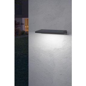 Calex Spot On Solar - buiten wandverlichting met sensor op zonne-energie - 13 x 3,5 x 18,6 cm - IP44 - zwart