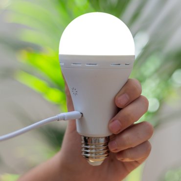 New Garden Lapera - oplaadbare dimbare E27 ledlamp met afstandsbediening - Ø 6,7 x 13 cm - E27 - 350lm - 3000 tot 6000K