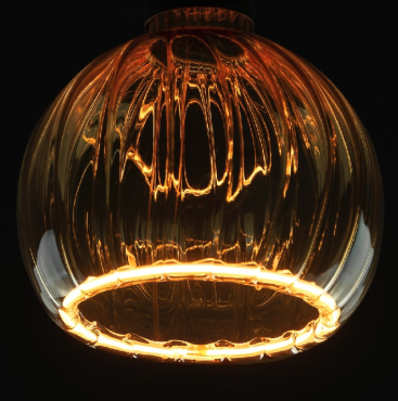 Segula LED lamp - Floating Globe Straight - Ø 15 x 18,5 cm - E27 - 6W dimbaar - 1900K - amber