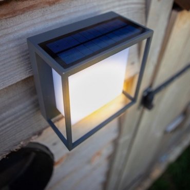 Lutec Curtis - buiten wandverlichting op zonne-energie met bewegingsmelder - 19 x 16,5 x 9,5 cm - 3W LED incl. - IP54 - donkergrijs