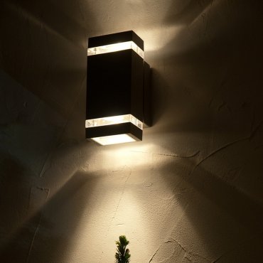 Lutec Focus - buiten wandlamp - 11 x 11 x 23 cm - 7,6W LED incl. - IP44 - donkergrijs