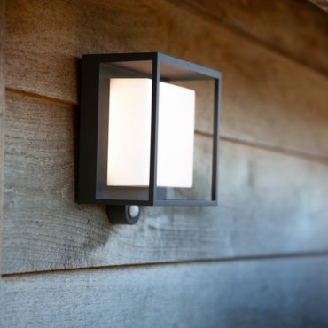 Lutec Curtis - buiten wandverlichting op zonne-energie met bewegingsmelder - 19 x 16,5 x 9,5 cm - 3W LED incl. - IP54 - donkergrijs