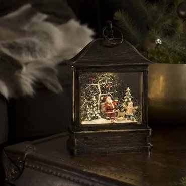 SHOWROOMMODEL - Konstsmide kerstverlichting - sneeuwlantaarn met kerstman en kind op batterijen - 17,5 x 8,5 x 25 cm - bruin