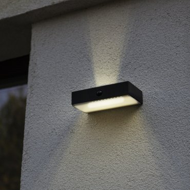 Lutec Fadi - buiten wandverlichting op zonne-energie met bewegingsmelder - slimme verlichting - Lutec Connect - 18 x 10,5 x 4,3 cm - 5W LED incl. - IP54 - zwart
