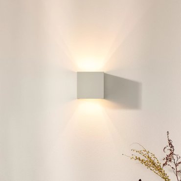 Lucide Xio Kubus - wandverlichting met 2 regelbare lichtbundels - 9,7 x 9,7 x 9,7 cm - 4W dimbare LED incl. - wit