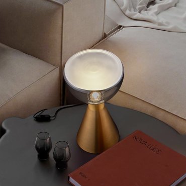 Nova Luce Voi - tafellamp - 17 x 32 cm - 8W LED incl. - messing goud en rookglas