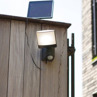 Lutec Sunshine - buiten wandlamp met sensor op zonne-energie - 15,3 x 12 x 18,4 cm - 7W LED incl. - IP54 - donkergrijs - koelwit