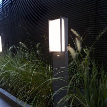 Lutec Qubo - tuinpaal met bewegingsmelder - 11 x 9 x 75 cm - 17W LED incl. - IP54 - donkergrijs
