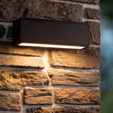 Lucide Sutton - buiten wandlamp met dag- nachtsensor op zonne-energie - 25,8 x 8,6 x 8,6 cm - 2W dimbare LED incl. - IP54 - zwart