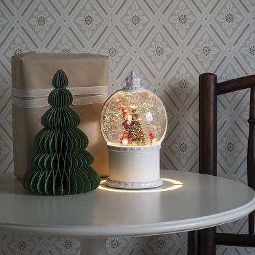 Konstsmide kerstverlichting - sneeuwlantaarn met 4 kerstmannetjes op batterijen - Ø 12,5 x 21 cm - antiek wit